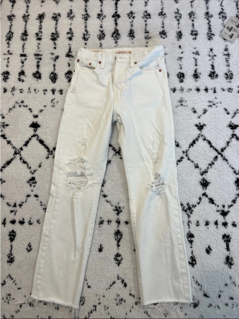 NWOT Levi’s Distressed White Wedgie Straight Jeans